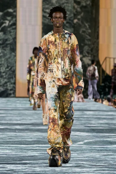 Look 48